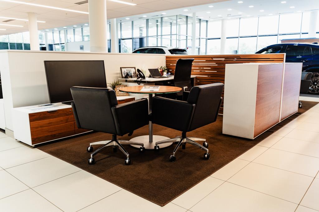 Dealership gallery photo 4